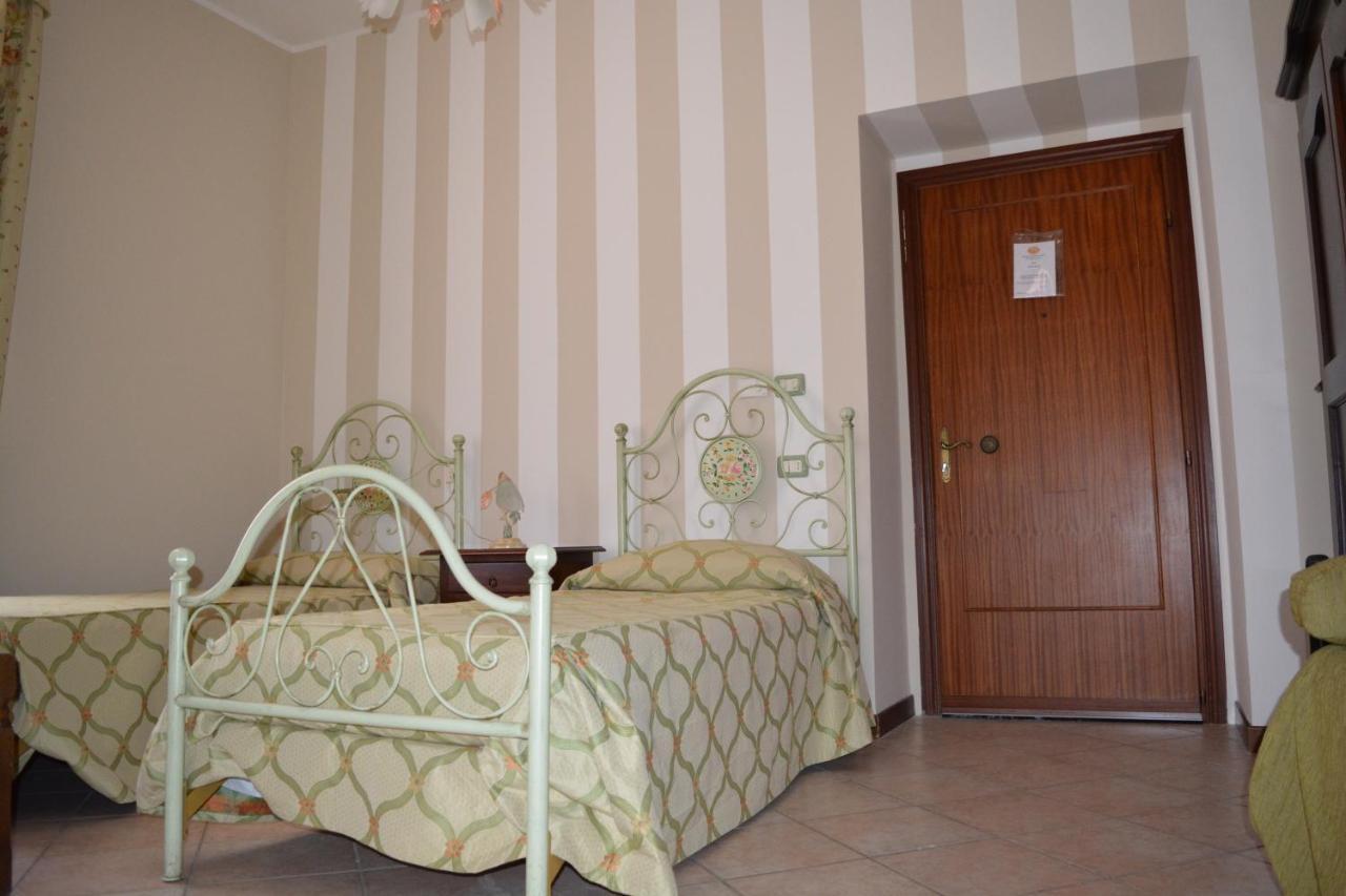 Ai 3 Archi Hotel Ferentillo Bagian luar foto